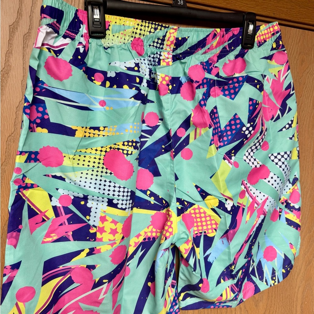 XXL Trendy 90s Color Block Graphic Board Short style - Picture 2 of 4